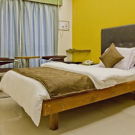 Hotel Executive Surate Extérieur photo