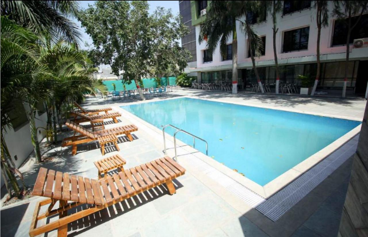 Hotel Executive Surate Extérieur photo