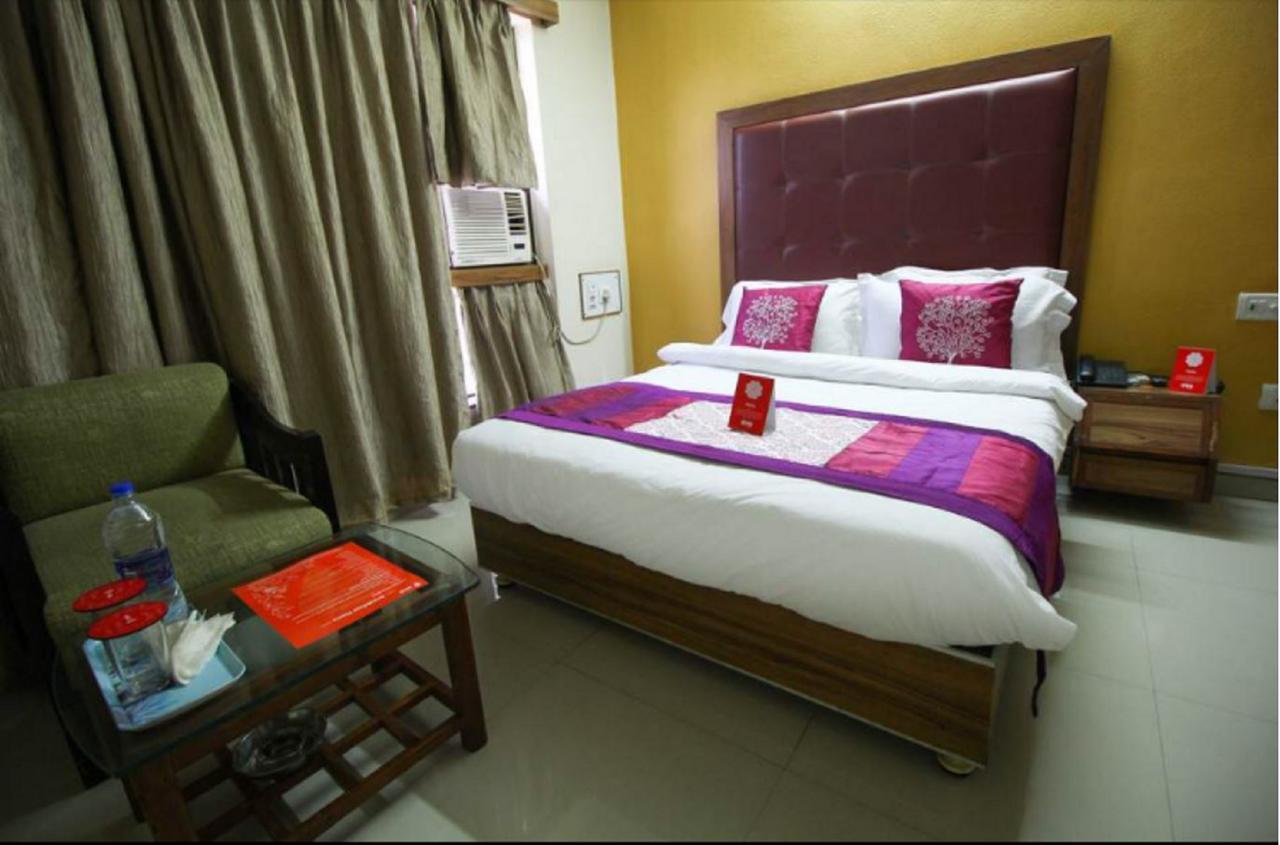 Hotel Executive Surate Extérieur photo