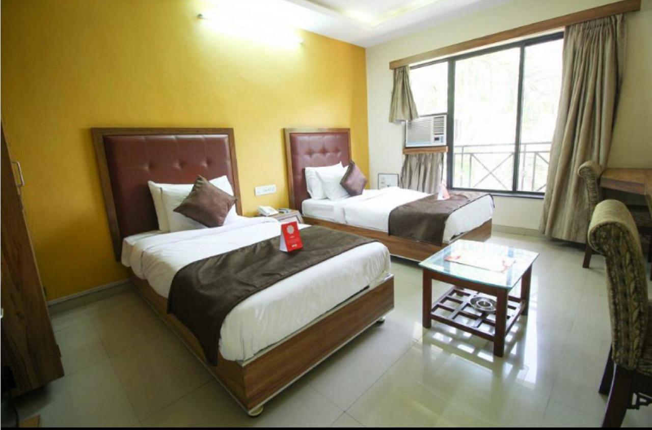 Hotel Executive Surate Extérieur photo