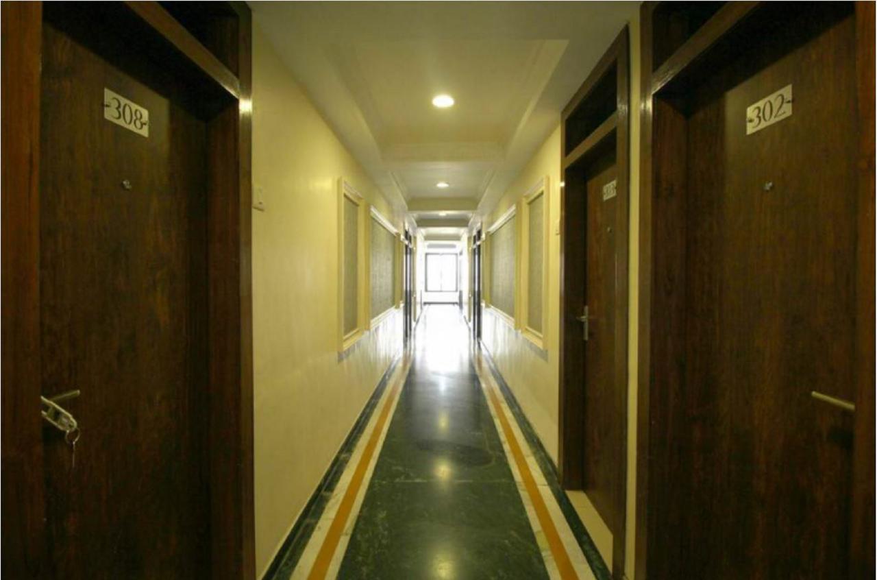 Hotel Executive Surate Extérieur photo
