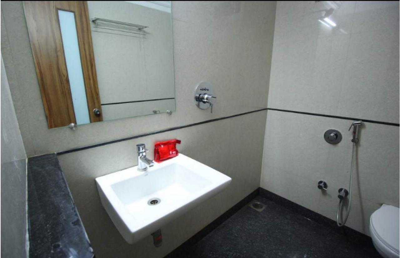 Hotel Executive Surate Extérieur photo