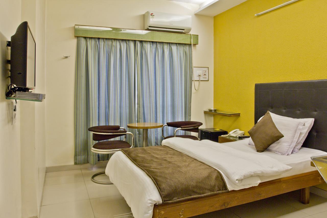 Hotel Executive Surate Extérieur photo